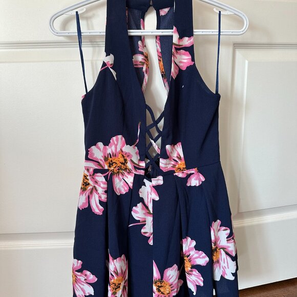Floral Crisscross Romper - Picture 2 of 5